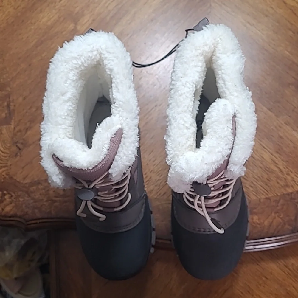 New with tags! All in Motion Girls 3 waterproof winter boots Skylar Blush